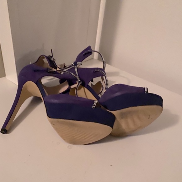 Guess Suede Strappy Platforms with Crystals  NWOT - Picture 3 of 5